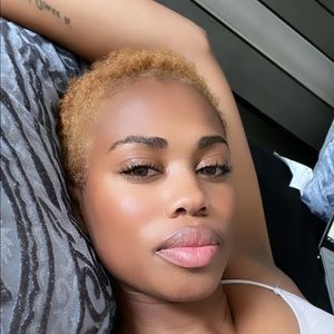 Meet your Posher, Kiana